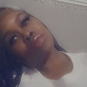 Meet your Posher, Vee jj